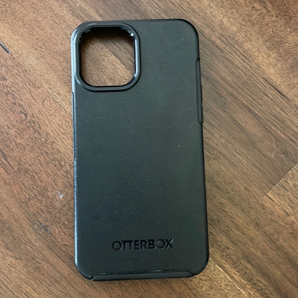 iPhone 12 Max otter box symmetry case